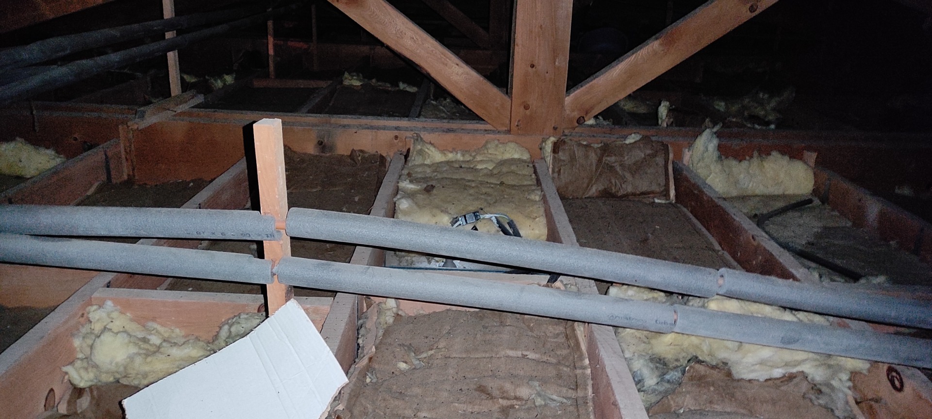 Un desván aislado con aislante mineral