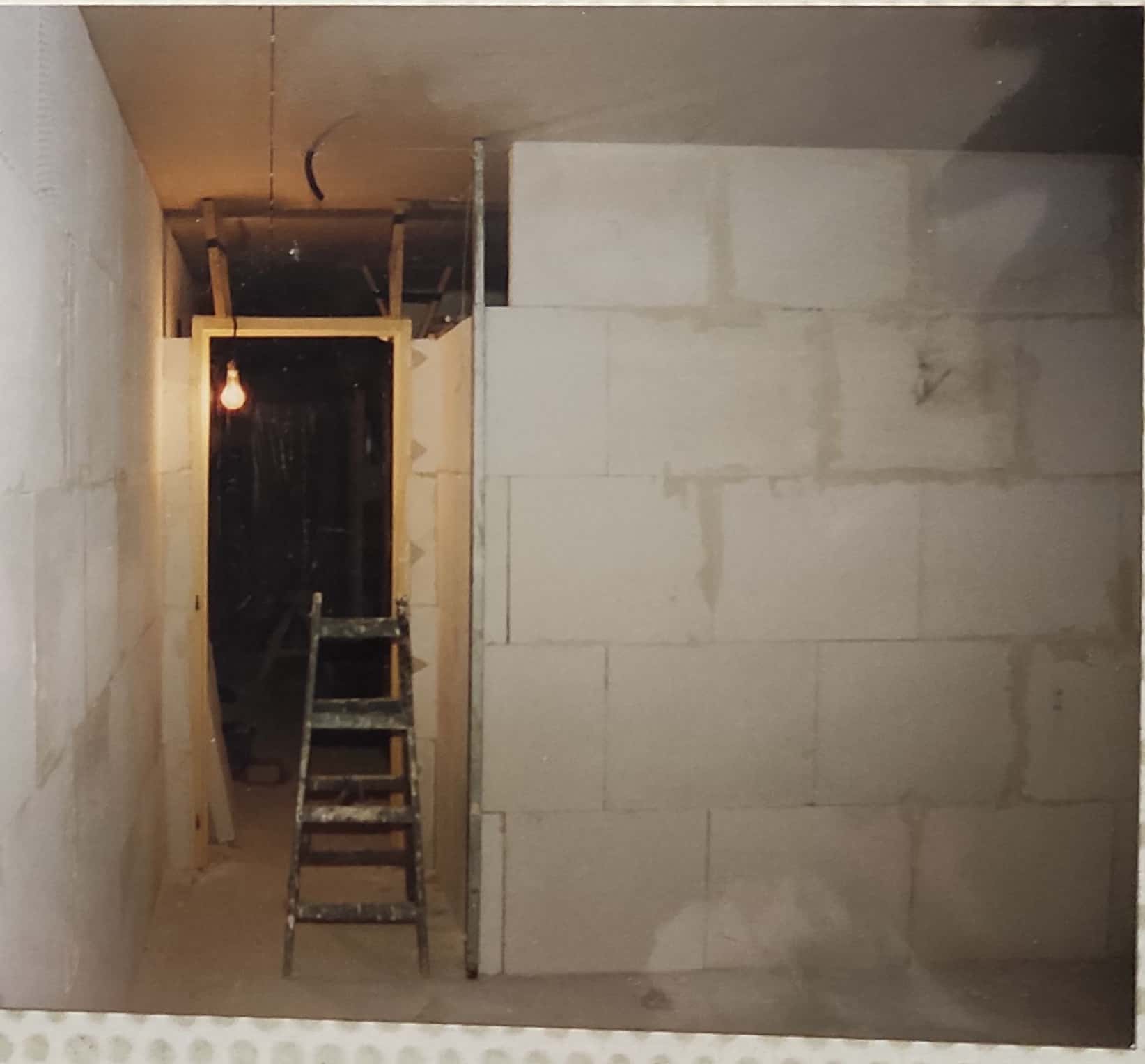 Habitación con particiones de hormigón celular